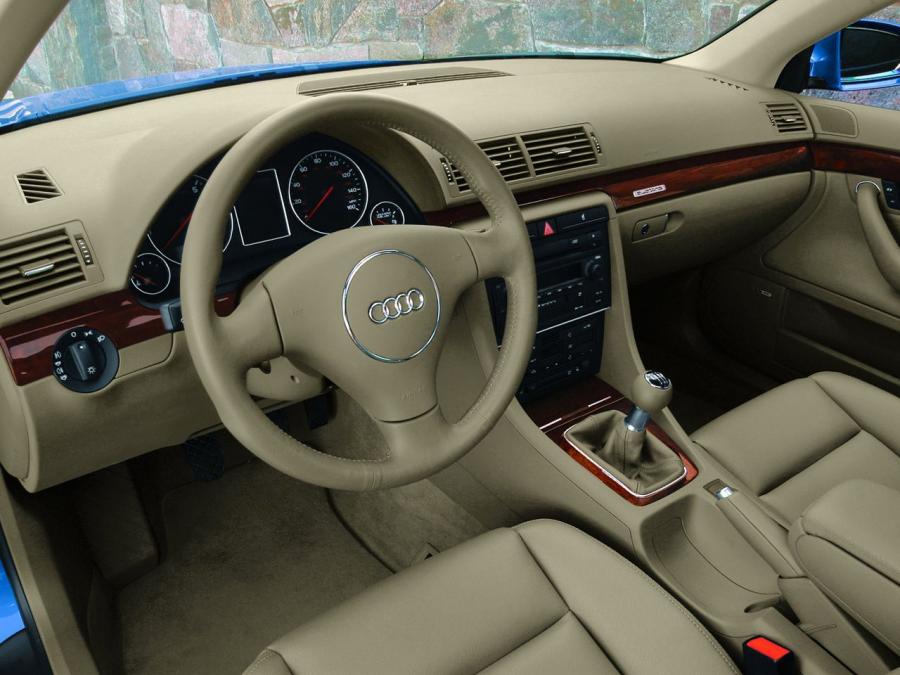 Торпедо Audi A4 Sedan (B6,8E) 2000 года  (NA) (фото 5 из 14)
